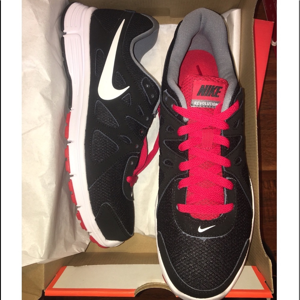 Nike revolution 2